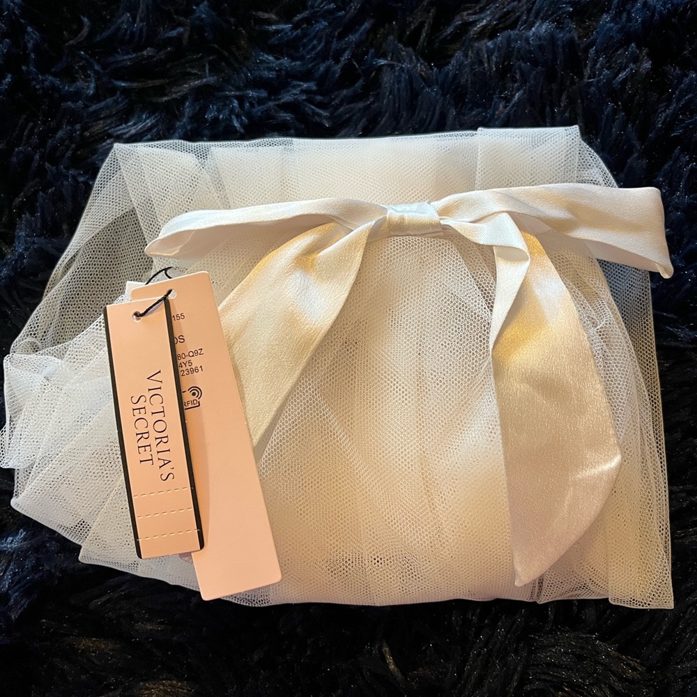 NWT Victoria’s Secret Wedding Veil